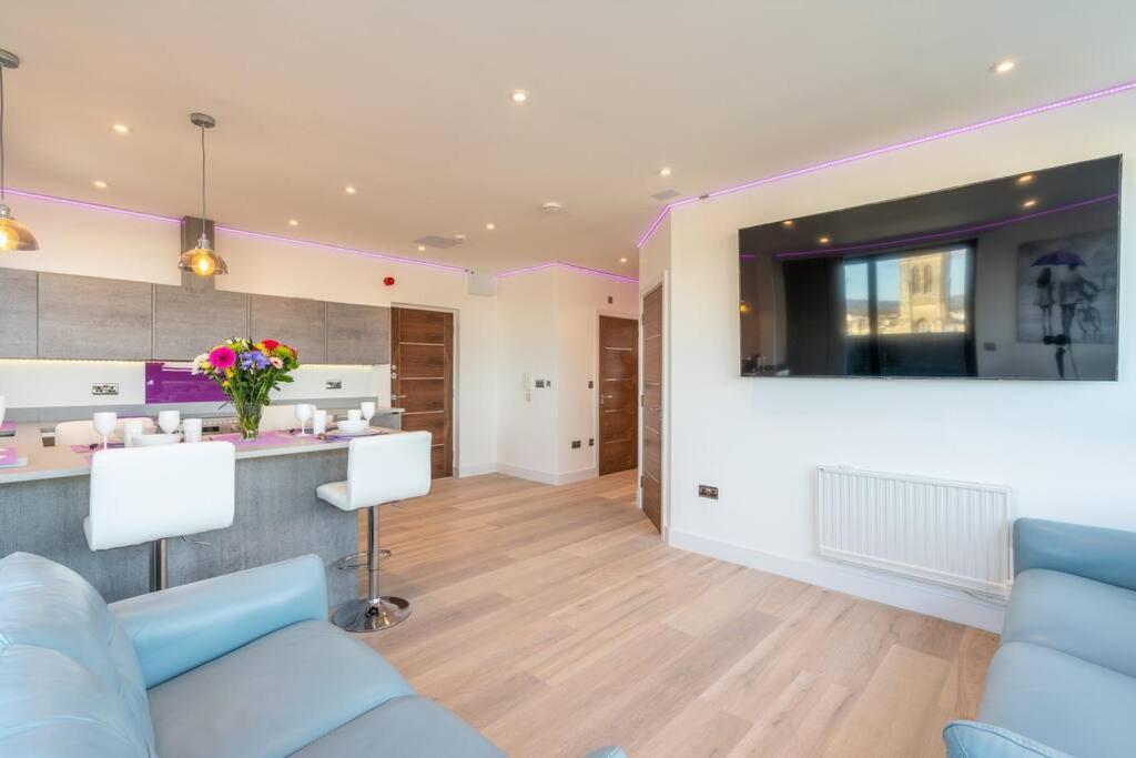 Central Penthouse With Hot Tub & Views 22 Cheltenham Exteriér fotografie