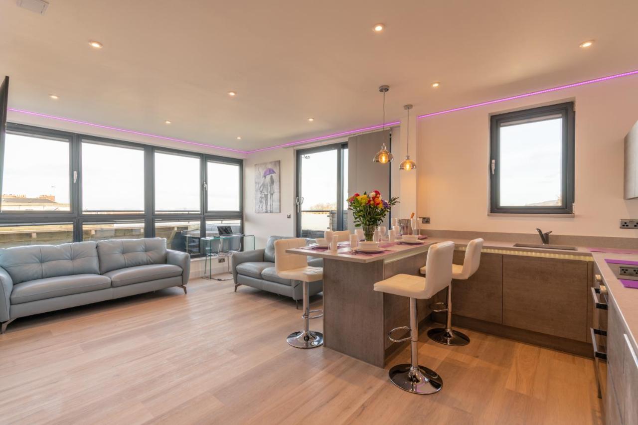 Central Penthouse With Hot Tub & Views 22 Cheltenham Exteriér fotografie