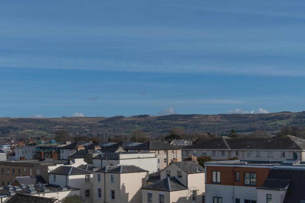 Central Penthouse With Hot Tub & Views 22 Cheltenham Exteriér fotografie