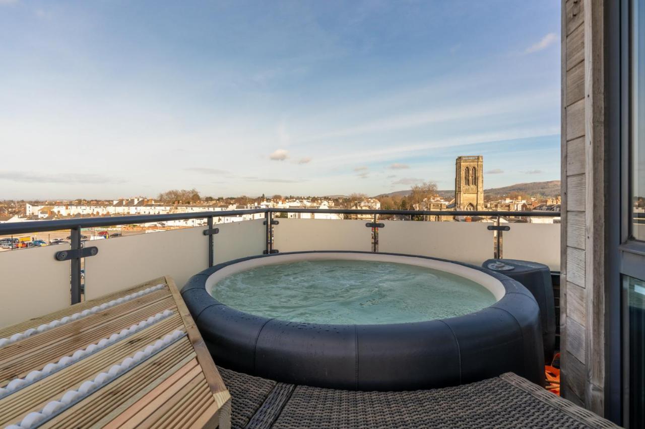 Central Penthouse With Hot Tub & Views 22 Cheltenham Exteriér fotografie