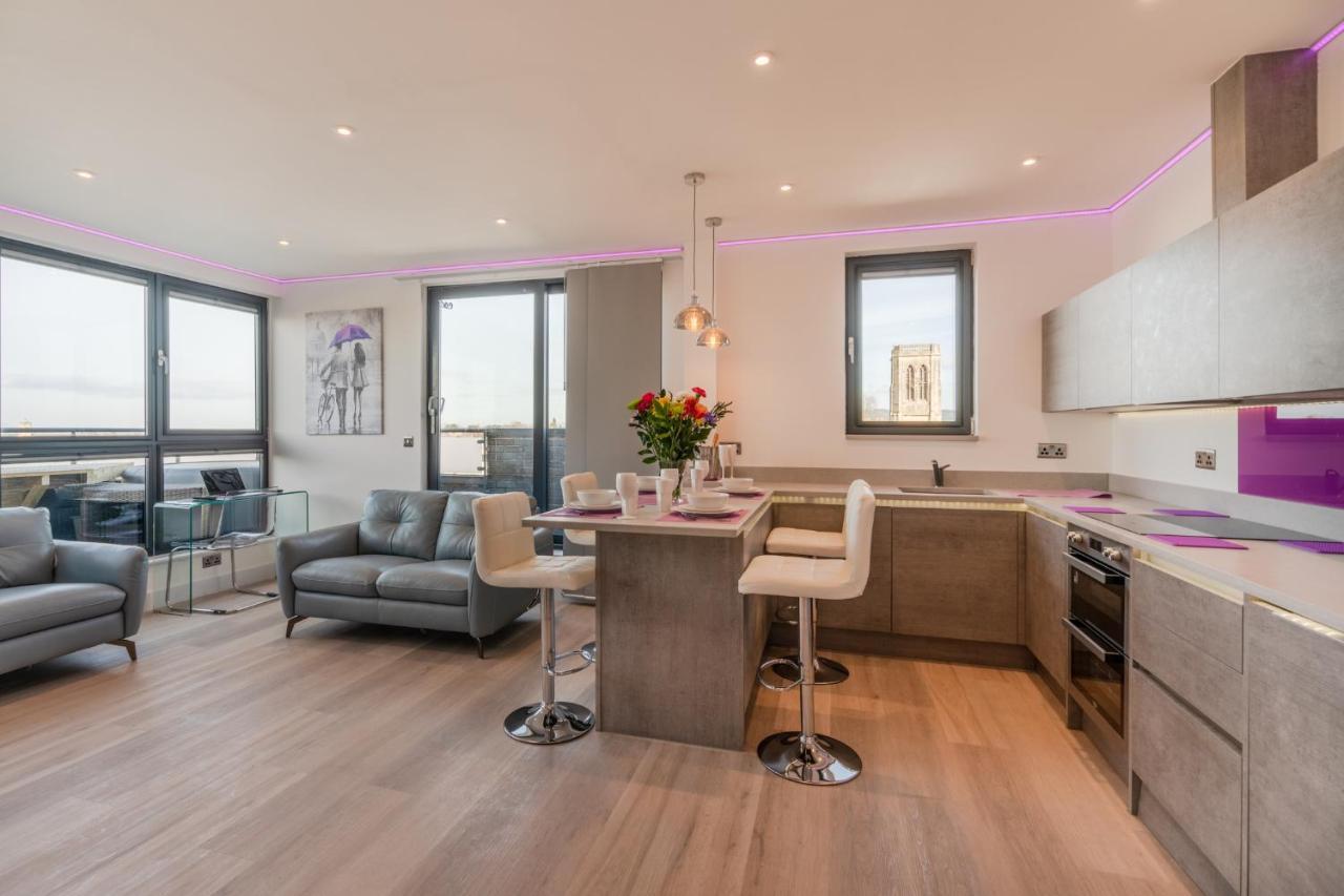 Central Penthouse With Hot Tub & Views 22 Cheltenham Exteriér fotografie